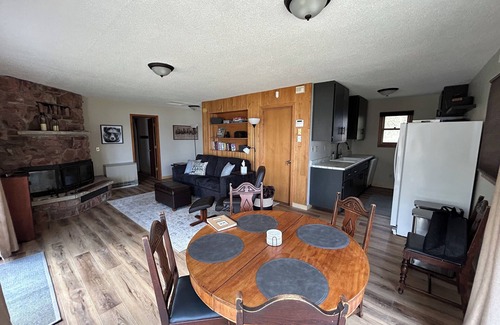 Hayward Cabina | Newly remodeled cabin on Little Round Lake with Kayaks, Canoe & a Paddle Board!