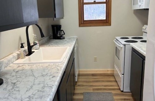 Hayward Cabina | Newly remodeled cabin on Little Round Lake with Kayaks, Canoe & a Paddle Board!