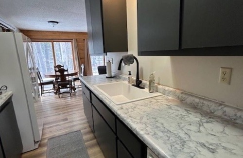 Hayward Cabina | Newly remodeled cabin on Little Round Lake with Kayaks, Canoe & a Paddle Board!