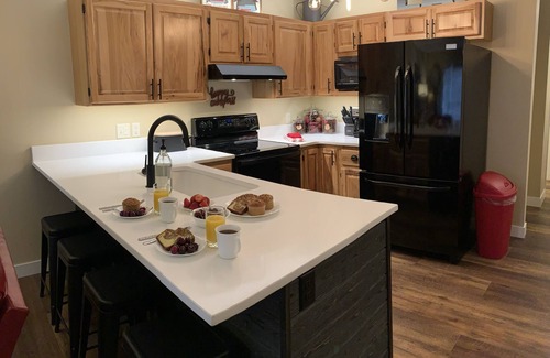 Lead Condominio | Newly Remodeled Condo at Terry Peak Ski Area with Hot Tub & Pool/Sauna Access