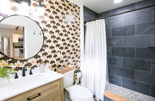 Manhattan Condominio | Newly-remodeled cozy condo, downtown Manhattan, MT!