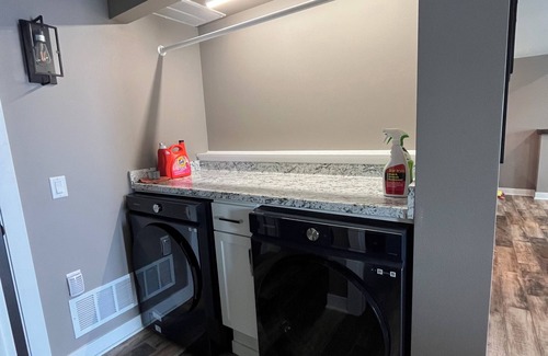 Lauderdale Lakes Casa | Newly remodeled Lauderdale Lakes waterfront home-hot tub, sauna, pickleball!