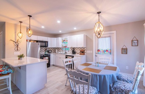 Sparta Cabaña | Newly remodeled luxury cottage with mountain views