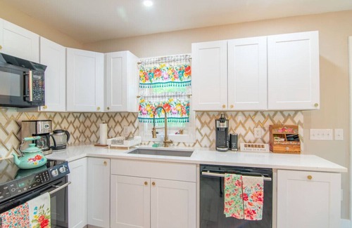 Sparta Cabaña | Newly remodeled luxury cottage with mountain views