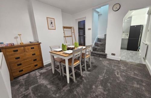 Ipswich Casa | Newly Renovated 2 Bed with Garden & Parking
