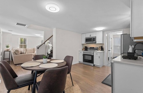 Tariffville Apartamento | Newly Renovated 2 Bedroom in Heart of Tariffville