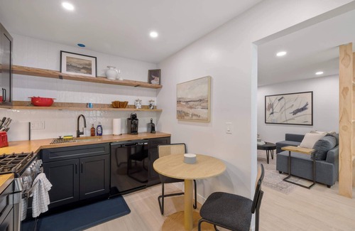 Ann Arbor Casa | Newly Renovated 2BR/2BA Duplex!