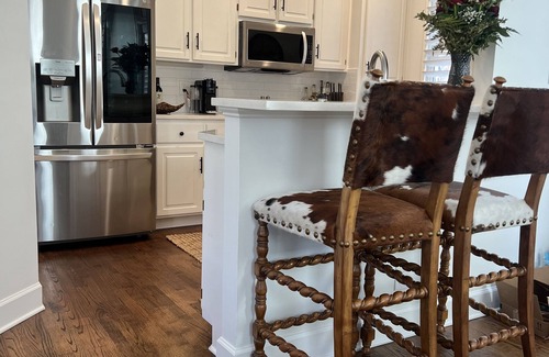 Lake Oconee Cabaña | Newly Renovated, Beautifully Decorated, Lake Front in Reynolds