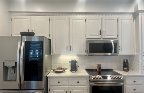 Lake Oconee Cabaña | Newly Renovated, Beautifully Decorated, Lake Front in Reynolds