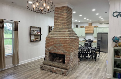 Loris Otro | Newly renovated farmhouse less than 30 minutes to Myrtle Beach!