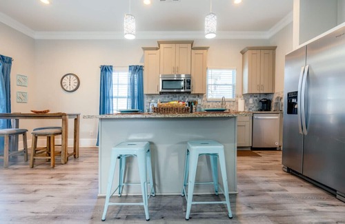 Pittsburgh Casa | Newly Renovated Home with Private Yard, Desk, WiFi, Near Downtown!