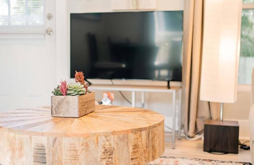 Tyler Casa | Newly renovated Midtown Gem