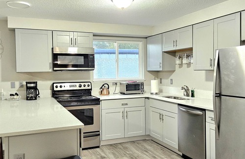 Hillsboro Casa | Newly Updated House on Huge Land