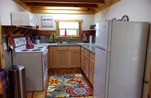 Eustis Casa | NUEVA "The Milk Barn" casa amigable para mascotas en finca.