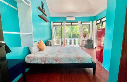 Koror Apartamento | Ngermid Oasis - Studio W/Kitchenette & Pool View