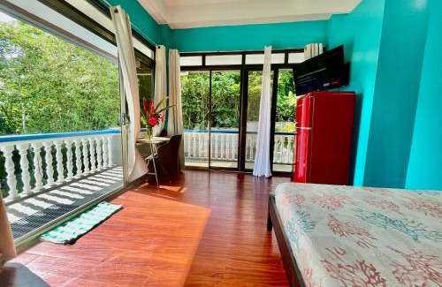 Koror Apartamento | Ngermid Oasis - Studio W/Kitchenette & Pool View