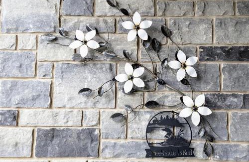 Niagara Falls Cama Y Desayuno | Niagara Creekside B&B - Waterfront suite