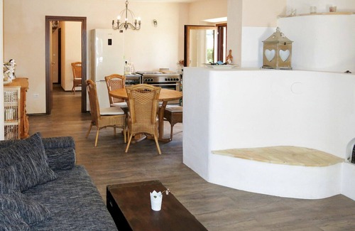 Cologna Spiaggia Villa | Apartamento en villa con A/C, piscina, bañera de hidromasaje, WIFI, TV, patio, vista panorámica