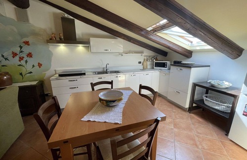 Montechiaro dʼAsti Apartamento | Hermoso apartamento para 2 personas con WIFI, A/C, TV, patio y mascotas permitida