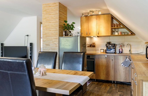 Balatonszemes Apartamento | Acogedor apartamento para 6 personas con WIFI, A/C, TV y balcón