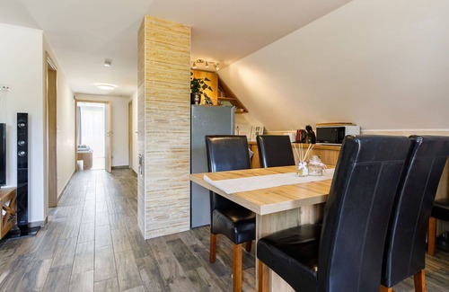 Balatonszemes Apartamento | Acogedor apartamento para 6 personas con WIFI, A/C, TV y balcón