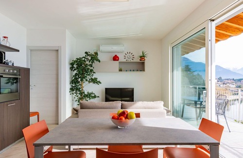 Gera Lario Apartamento | Bonito apartamento para 4 personas con WIFI, A/C, TV, balcón y aparcamiento