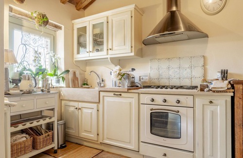 Radicondoli Apartamento | Bonito apartamento para 4 personas con A/C, WIFI, piscina, TV, balcón y vista panorámica