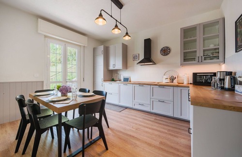 Casarza Ligure Apartamento | Acogedor apartamento para 6 personas con WIFI, A/C, piscina privada, TV y terraza