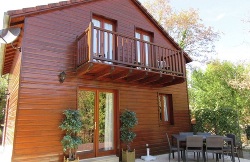 Lachapelle-Auzac Chalet De Esquí | Chalet de madera en los bosques del valle del Dordoña