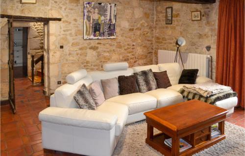 Saint Jean d'Angle Casa | Nice Home In Saint-Jean-D'angle