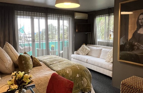 New Plymouth Cabina | Nice Hotel