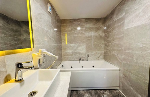 Atasehir Hotel | NICE ROYAL CITY