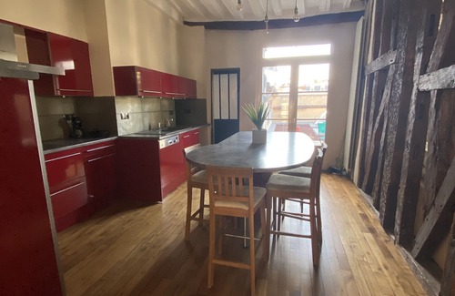 Auxerre Apartamento | Nice standing & terrace, heart of town, parking at foot