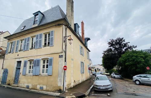 Auxerre Apartamento | Nice standing & terrace, heart of town, parking at foot