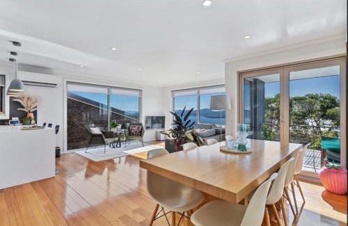 Sandy Bay Villa | Nicolas Escape panoramic views luxury and space