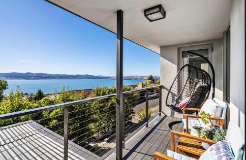 Sandy Bay Villa | Nicolas Escape panoramic views luxury and space