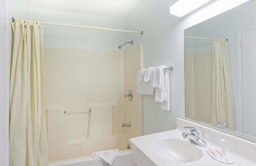 Bartonsville Cabina | Night Lodge