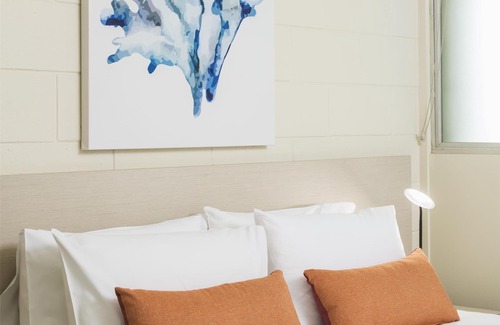 Manoora Hotel | Nightcap at Edge Hill Tavern