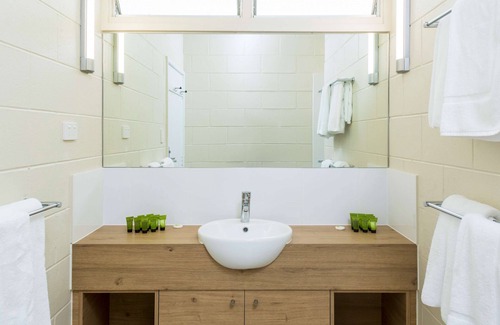 Manoora Hotel | Nightcap at Edge Hill Tavern