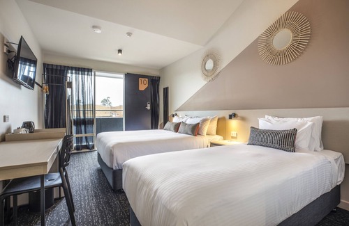 Ringwood Hotel | Nightcap at Manhattan Hotel