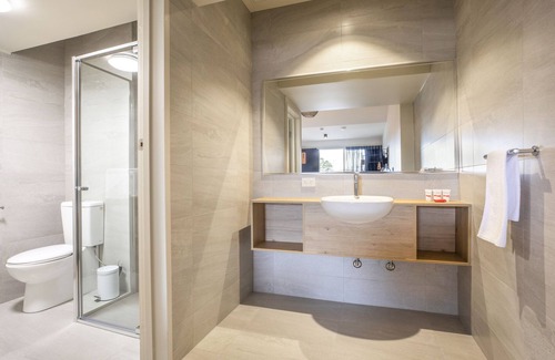 Ringwood Hotel | Nightcap at Manhattan Hotel