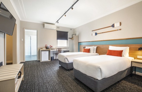 Umina Beach Hotel | Nightcap at Ocean Beach Hotel