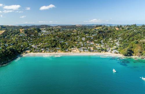 Palm Beach Casa | Nikau Cottage - Palm Beach Holiday Home