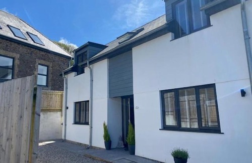 Bude Casa | No 1 The Paddock - Spacious holiday home with a hot tub