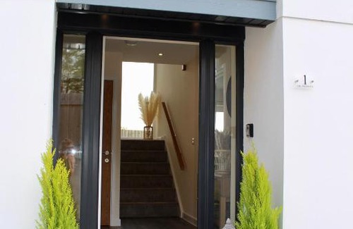 Bude Casa | No 1 The Paddock - Spacious holiday home with a hot tub