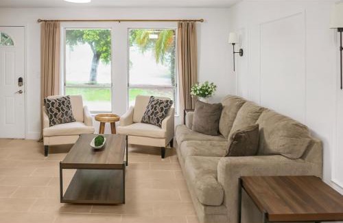 Fort Myers Casa | NO EXTRA FEES! Heated pool, Rods, BBQ, Fire Pite, 8 PAX, 2BR, 3BA