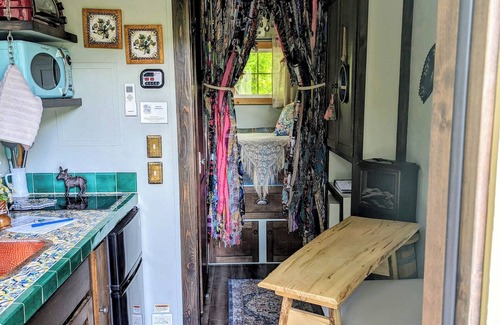 Salmon Casa | # 2 Gypsy Wagon Tiny House en el río Salmon!