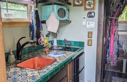 Salmon Casa | # 2 Gypsy Wagon Tiny House en el río Salmon!