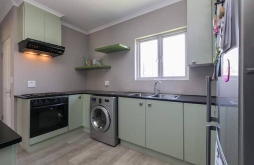 Greater Johannesburg Metropolitan Area Cabaña | No load shedding. Pet friendly. 200mbps WiFi