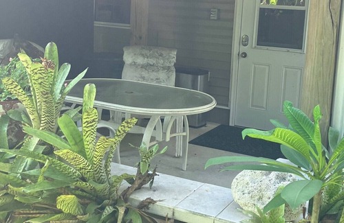 Bokeelia Apartamento | No Rat Race here at the Royal Flush.